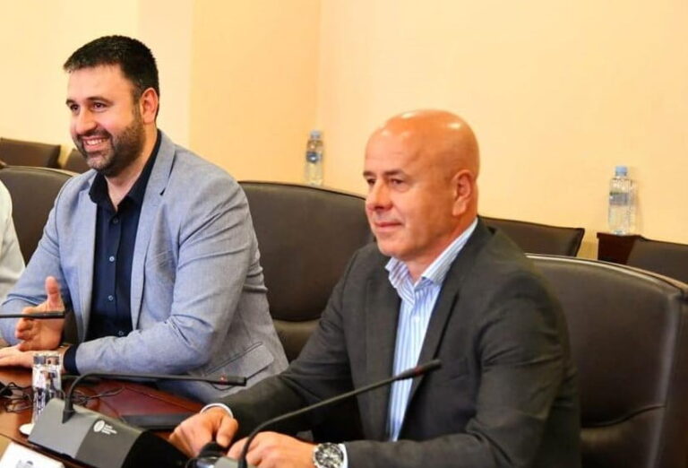 Deputeti i vetëm i PDE-së, Bastri Bajrami do të votojë shkarkimin e ministrave Mexhiti dhe Aliu