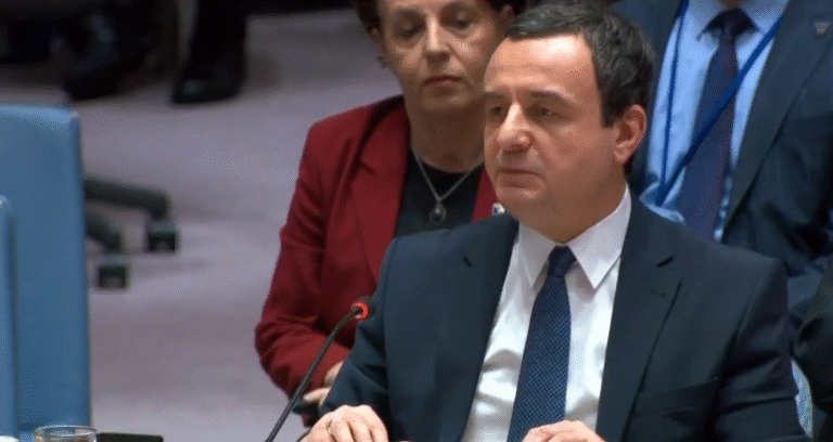 ”Këtu, sot, menjëherë” – Kurti fton Vuçiqin ta nënshkruajë marrëveshjen në OKB