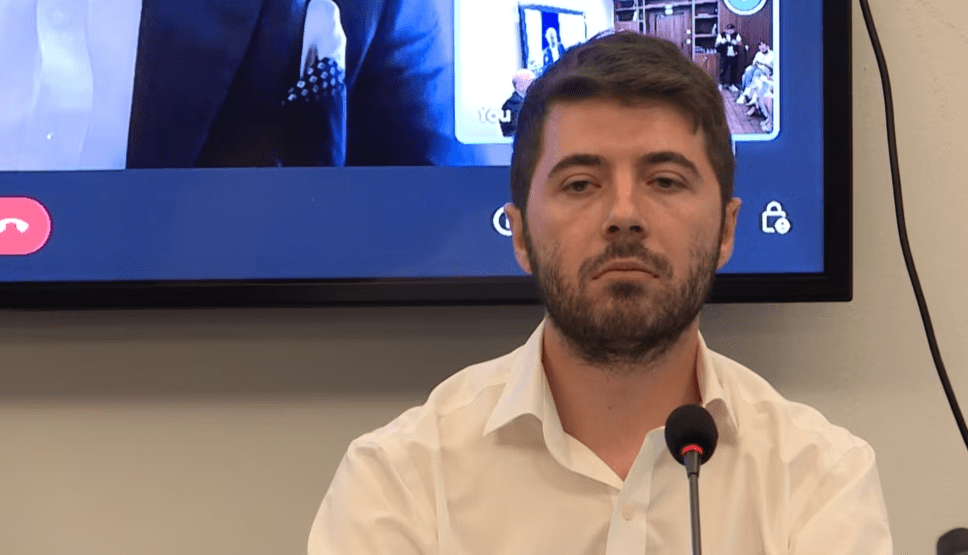 Drin Ahmeti do të tërhiqet nga drejtimi i kompanisë që bleu  Soravinë 