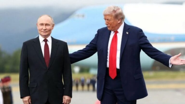 SHBA lehtëson kufizimet për naftën ruse, Trump kërkon rikthimin e Putinit në negociatat për Ukrainën