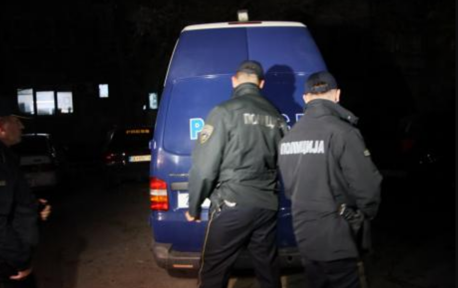 Gjyshja raporton në polici se e bija e ka maltretuar atë dhe nipin e saj të mitur