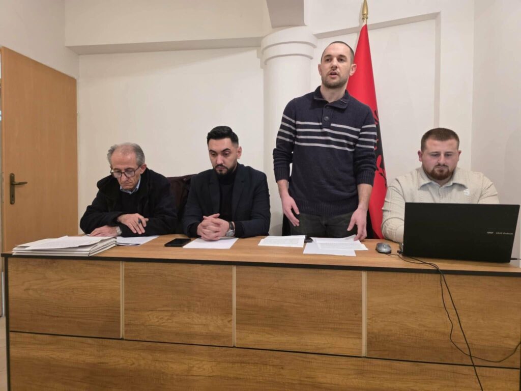 Fatmir Limani shkarkon të gjithë njerëzit e Bilall Kasamit në Kërçovë (Dokument)