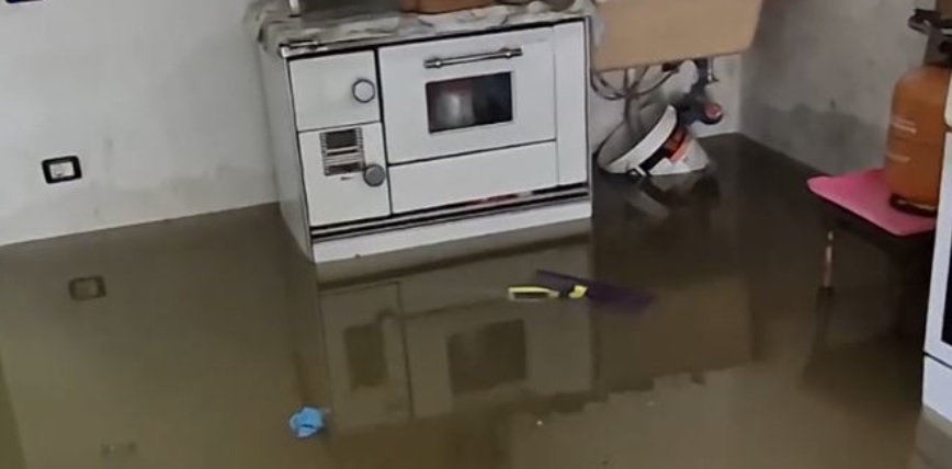 Vërshime në Forinë të Gostivarit! Banorët përballen me dëme të mëdha