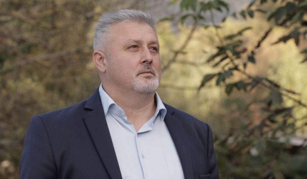 sinani-jam-i-gatshem-t-i-mesoje-shqipen-mickoskit-video