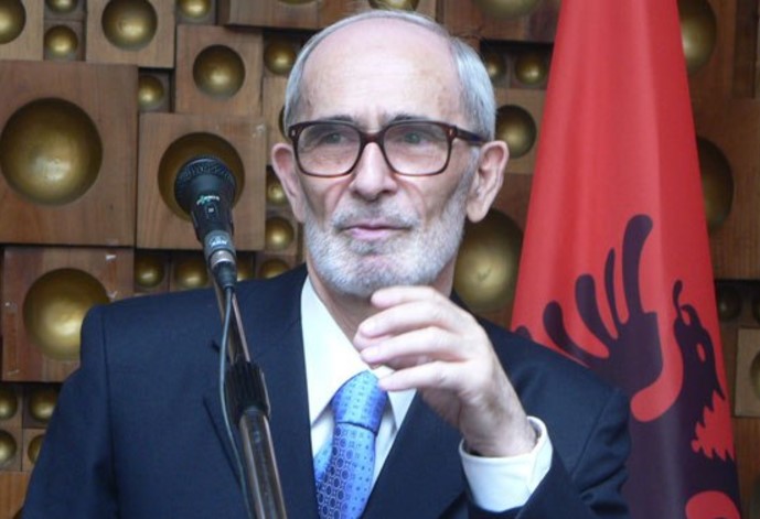 Ndërron jetë akademiku Rexhep Qosja