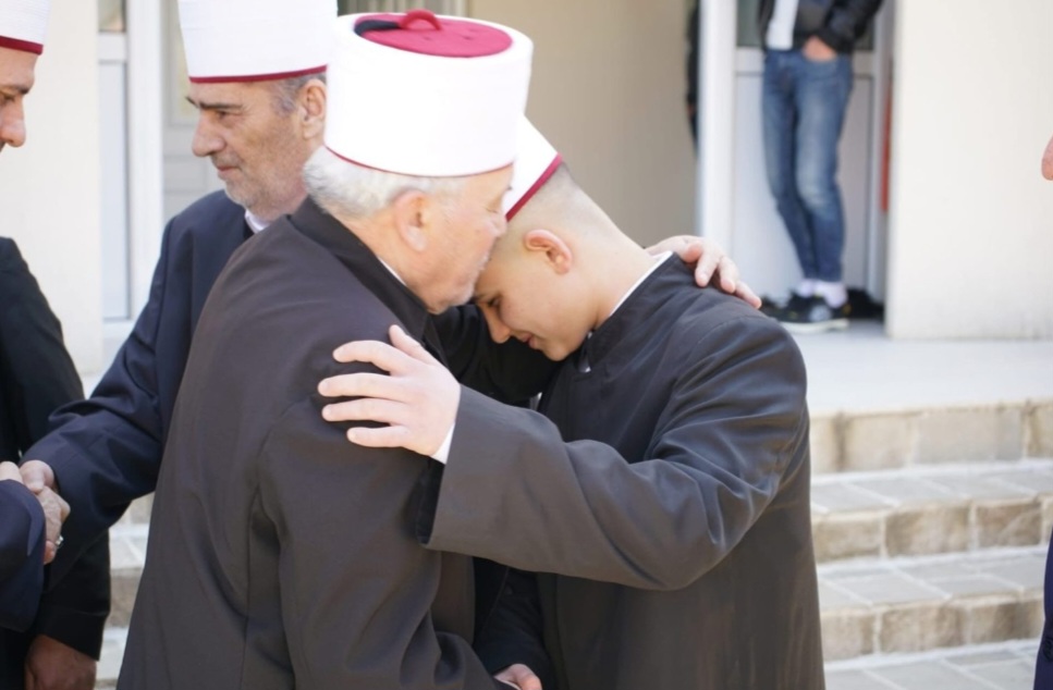 djaloshi-erhan-saliu-shperthen-ne-lote-gezimi-pas-hifzit-te-kryer-me-sukses