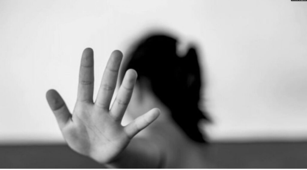 pese-denoncime-per-dhune-familjare-nje-person-perfundon-ne-pranga