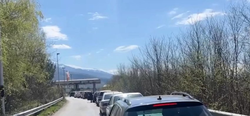 Nafta më e lirë sjell shtetasit e Shqipërisë në Maqedoninë e Veriut për karburant