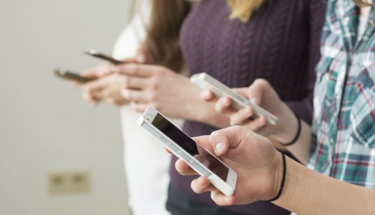 norvegjia-planifikon-te-ndaloje-rrjetet-sociale-per-femijet-nen-16-vjec