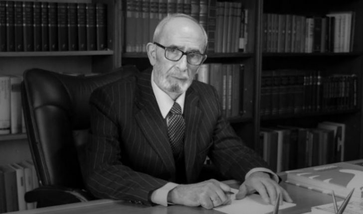 Familjarët  Rexhep Qosja është varrosur në prani të familjarëve  nuk do të organziohet ceremoni pritjeje