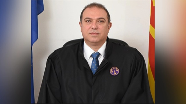 Gjykatësit që iu kapën mijëra euro në murin e shtëpisë mohon akuzat  Nuk ndjehem fajtor