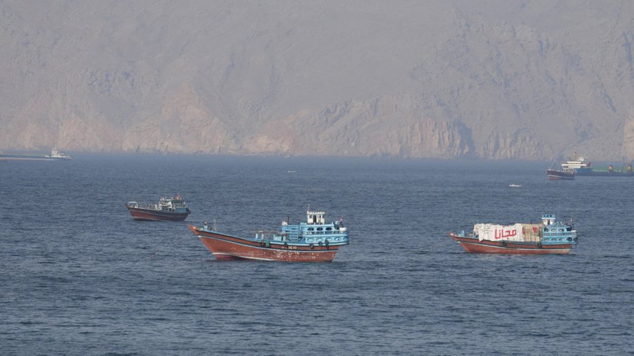 Sulm anijes  shkeli bllokadën  SHBA godet anijen në Gjirin e Omanit  vriten tre marinarë indiane