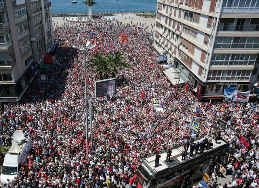 erdogan-perballet-me-tensione-te-forta-me-opoziten-ne-turqi-protesta-dhune-dhe-gaz-lotsjelles-ne-rruge