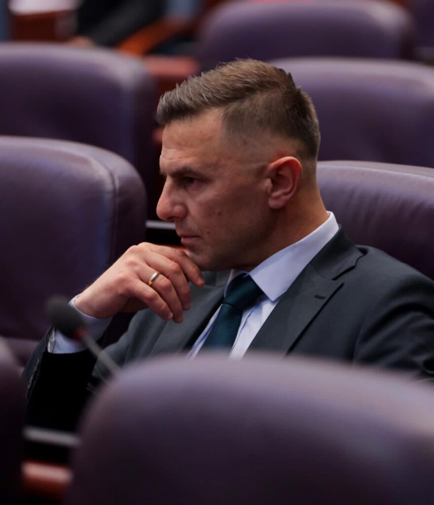 Zv ministri Shabani fton të rinjtë të aplikojnë në Akademinë Ushtarake  Mundësi që nuk duhet humbur