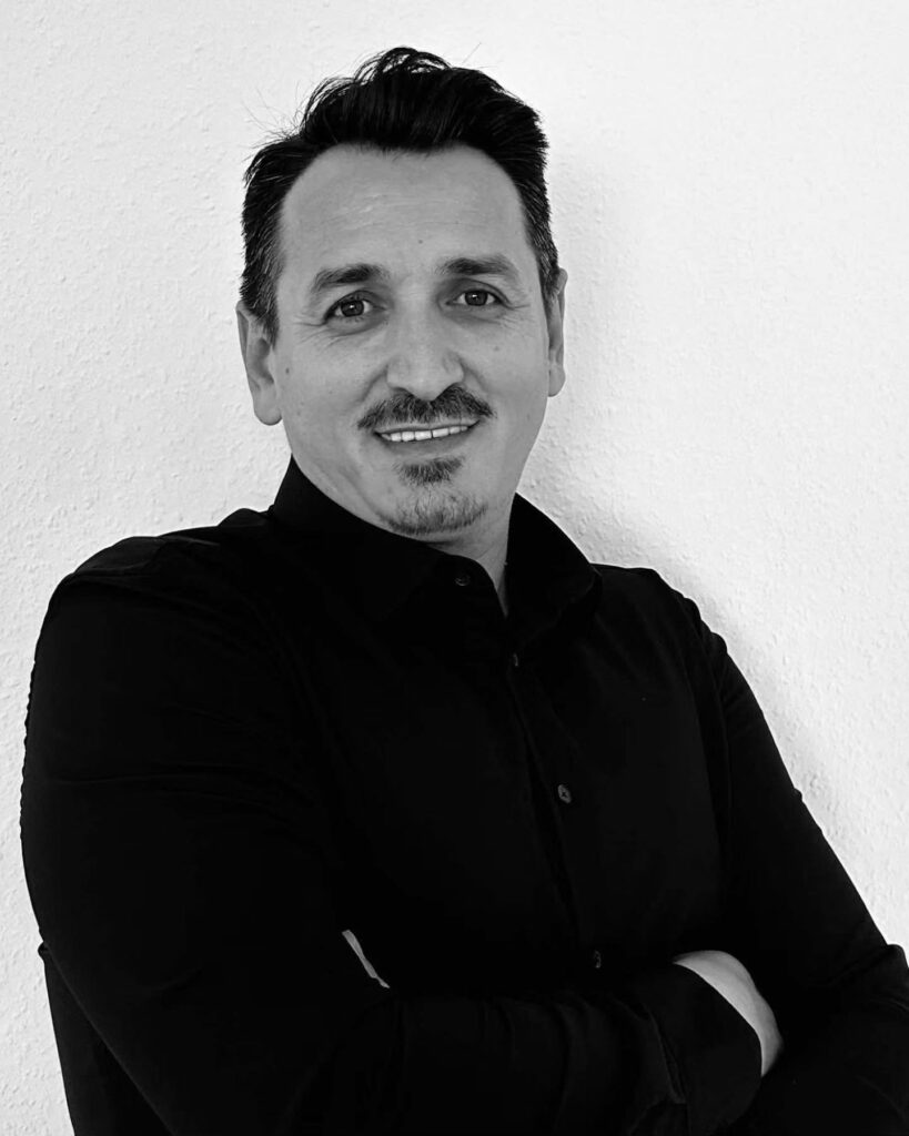 programuesi-rexhep-aliu-nga-veshalla-krijon-aplikacionin-ilibri-per-libra-audio-shqip-falas