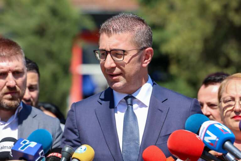 Mickoski kundër shkurtimit të festave: Të respektohen të drejtat e fituara të punëtorëve