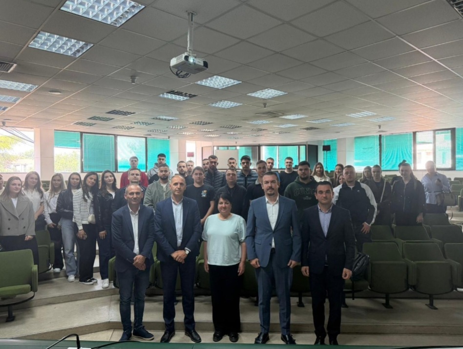 mustafa-dauti-priti-ne-vizite-e-studentet-e-unt-se-drejtimi-dogana-shpedicion-dhe-sigurime-ne-drejtorine-e-doganave