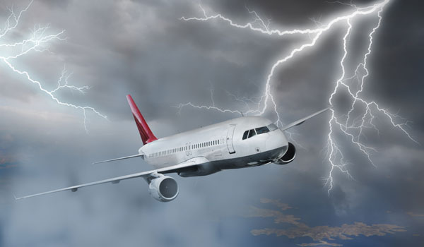 ngjarje-e-jashtezakonshme-ne-qiellin-e-zvicres-brenda-24-oreve-i-njejti-aeroplan-goditet-dy-here-nga-rrufeja