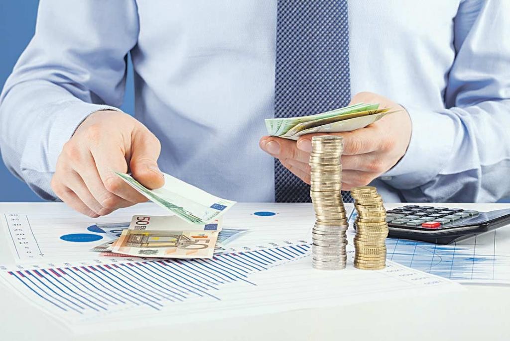 firmat-ne-maqedoni-kane-terhequr-deri-ne-200-milione-euro-ne-valuta-nga-bankat-per-vetem-nje-muaj