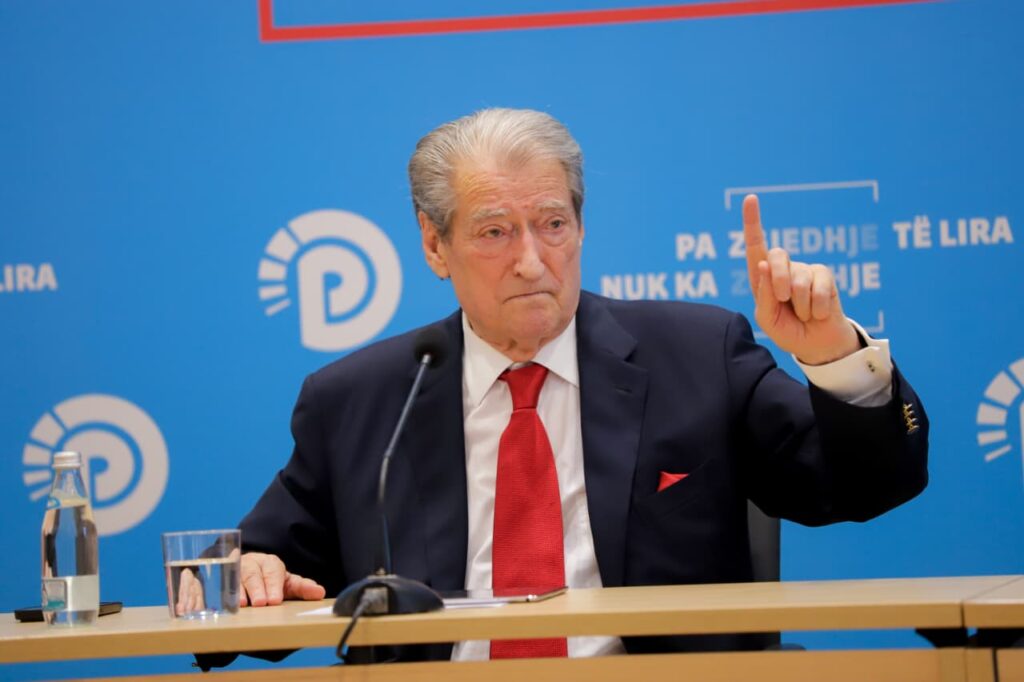 SHBA heq sanksionin  non grata  për Sali Berishën