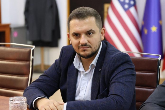 Albi Qamili godet Blerim Bexhetin  Kush paska ka mbetur t u dalë zot shqiptarëve   Ai që e quante Tetovën  harem 