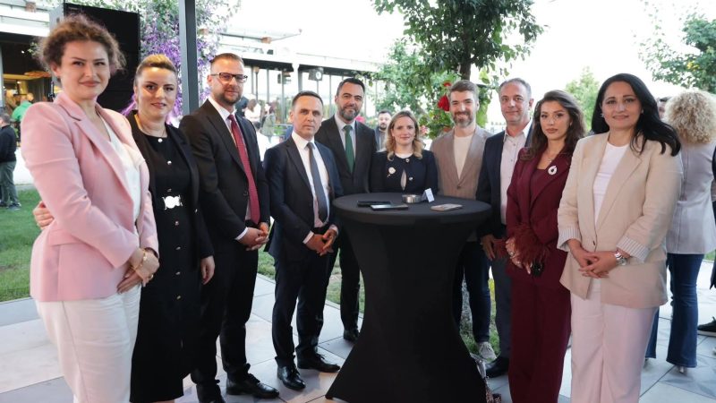 me-ftese-te-kurtit-bilall-kasami-merr-pjese-ne-21-vjetorin-e-levizjes-vetevendosje