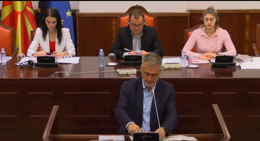 elmi-aziri-prezenton-amendamentin-per-kuotat-etnike-ne-ligjin-per-perfaqesim-te-drejte