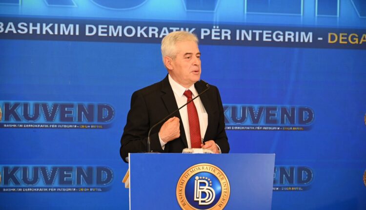 Ali Ahmeti kundër miliona shqiptarëve që protestojnë në Tiranë  del në mbrotje të Edi Ramës dhe Taulant Ballës