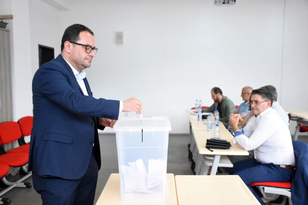 Prof  Dr  Kushtrim Ahmeti u zgjodh rektor i Universitetit të Tetovës
