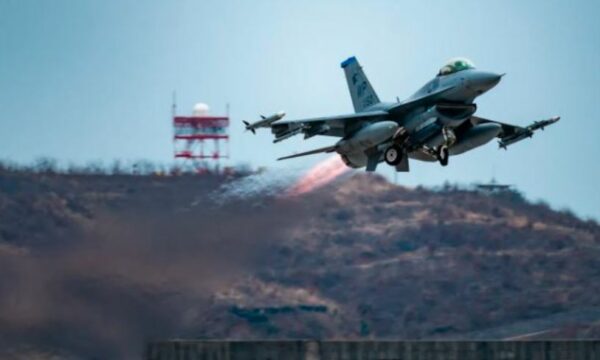Një avion F 15 amerikan u rrëzua në Iran nga një raketë kineze