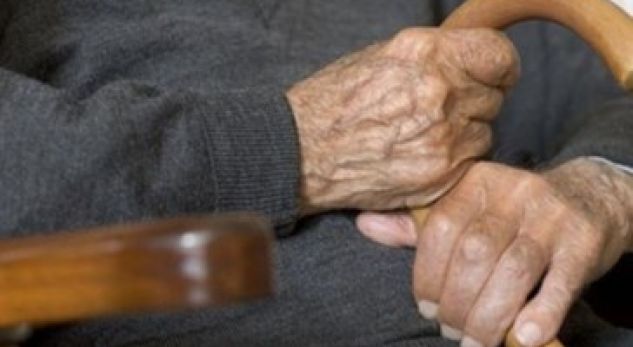 Mashtrim në Tetovë  71 vjeçari humb 500 euro pasi iu premtua ndihmë për përfitimin e  kujdesit nga tjetri 