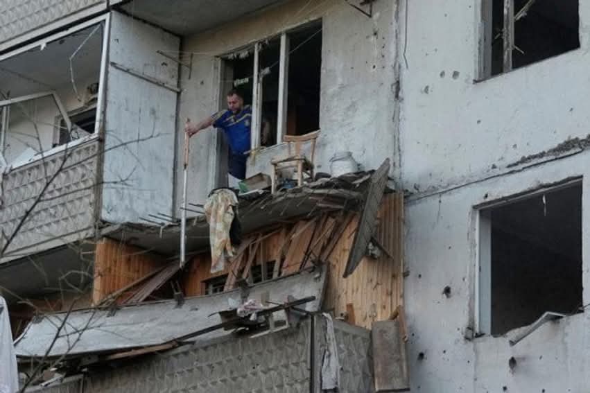 Të paktën 10 të vrarë në sulmet e mëdha me raketa dhe dronë rusë në Kiev