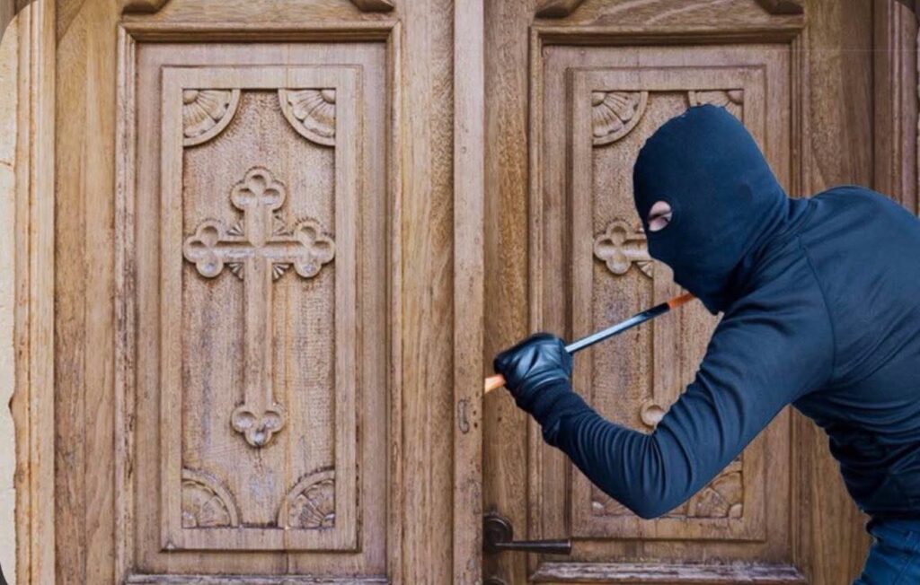 Arrestohet një 16-vjeçar për vjedhje në kishën “Shën Bogorodica” në Tetovë