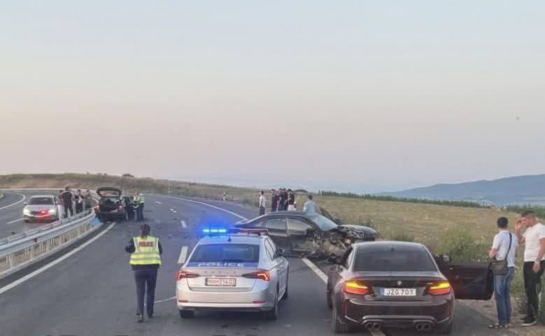 Aksident i rëndë në magjistralen Mitrovicë – Prishtinë, dyshohet për një viktimë