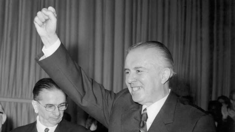 titua-eshte-antimarksist-sepse-ai-ia-lehtesoi-vuajtjet-kosoves-zbulohet-letra-teper-sekret-e-enverit-per-fadil-hoxhen-shtator-1970