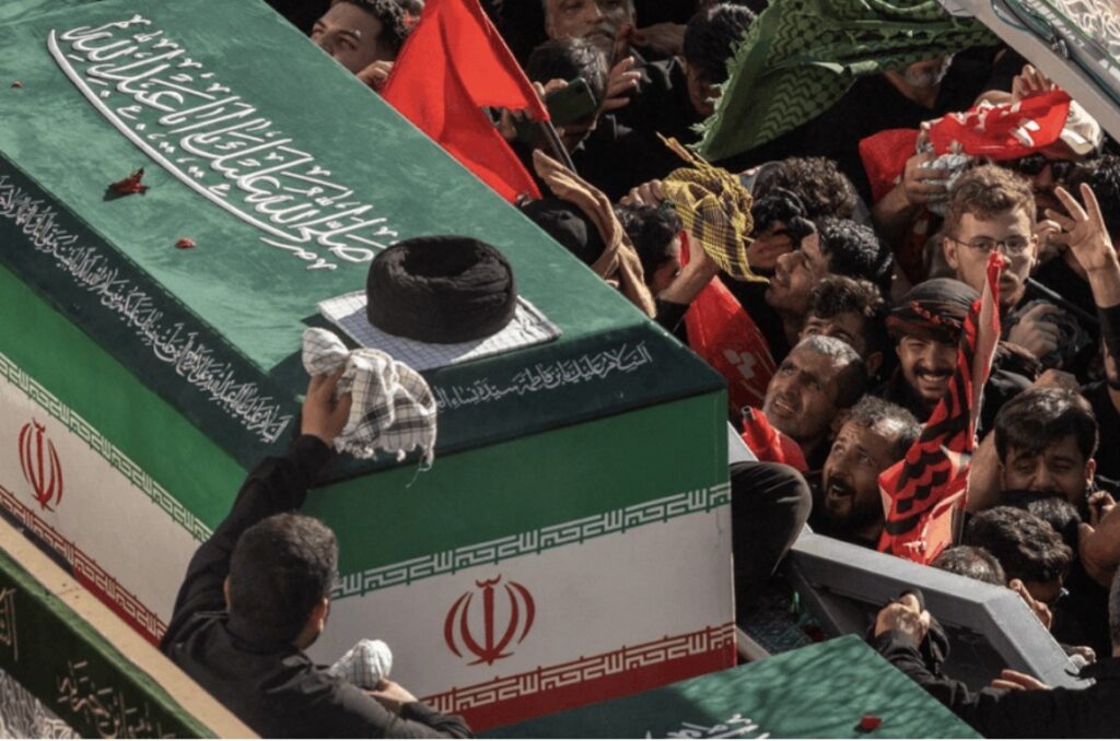  Trump  ne do të vrasim   Iranianët mesazh presidentit amerikan gjatë ceremonisë së varrimit të Ajatollahut