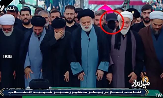 Mister në Teheran! Kush është burri me maskë që tërhoqi vëmendjen në funeralin e Khameneit?