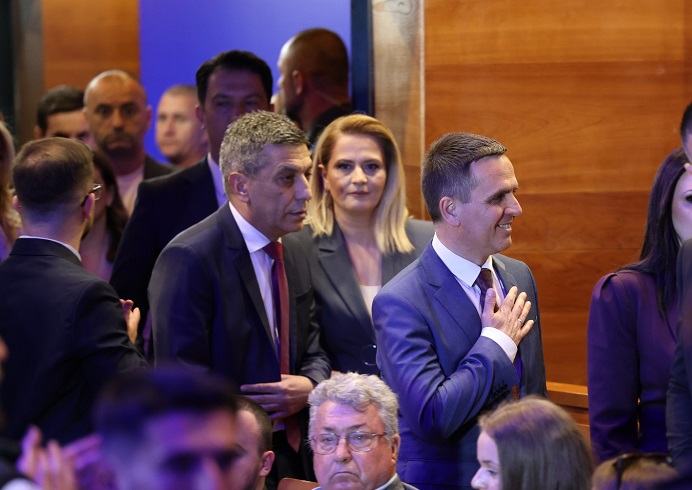 Liderët e VLEN-it, Mexhiti e Kasami, kalojnë rejtingun e Ali Ahmetit