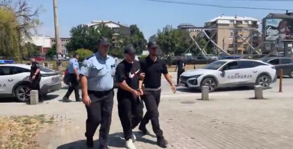 Me pranga në duar, arrinë në prokurorinë e Gostivarit tre të arrestuarit për çështjen e ujit