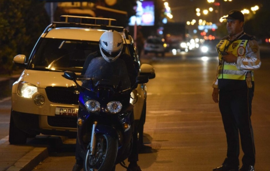 Tre motociklistë të ndaluar për një ditë – kanë vozitur pa patentë shoferi