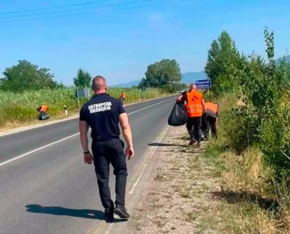 Të dënuarit në Maqedoni angazhohen për shtatë ditë në pastrimin e rrugëve kryesore dhe rajonale