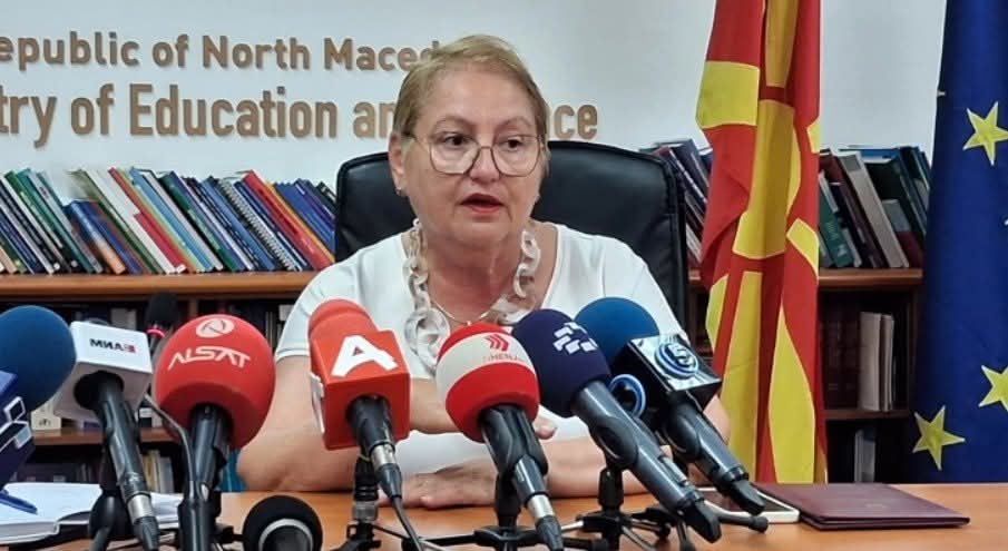 Janevska kërkon zhbllokimin e ligjeve për arsimin e lartë