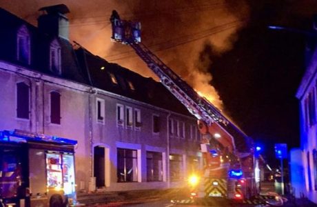 zvicer-pese-te-zhdukur-dhe-19-te-plagosur-pas-zjarreve-ne-dy-ndertesa