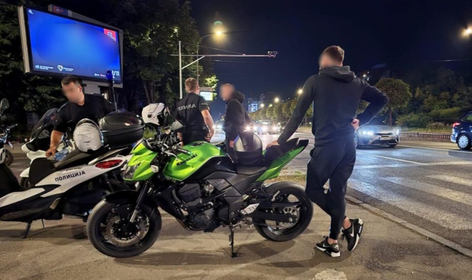 Për 6 orë kontrollë u gjobitën 222 shoferë motorrash  14 të arrestuar