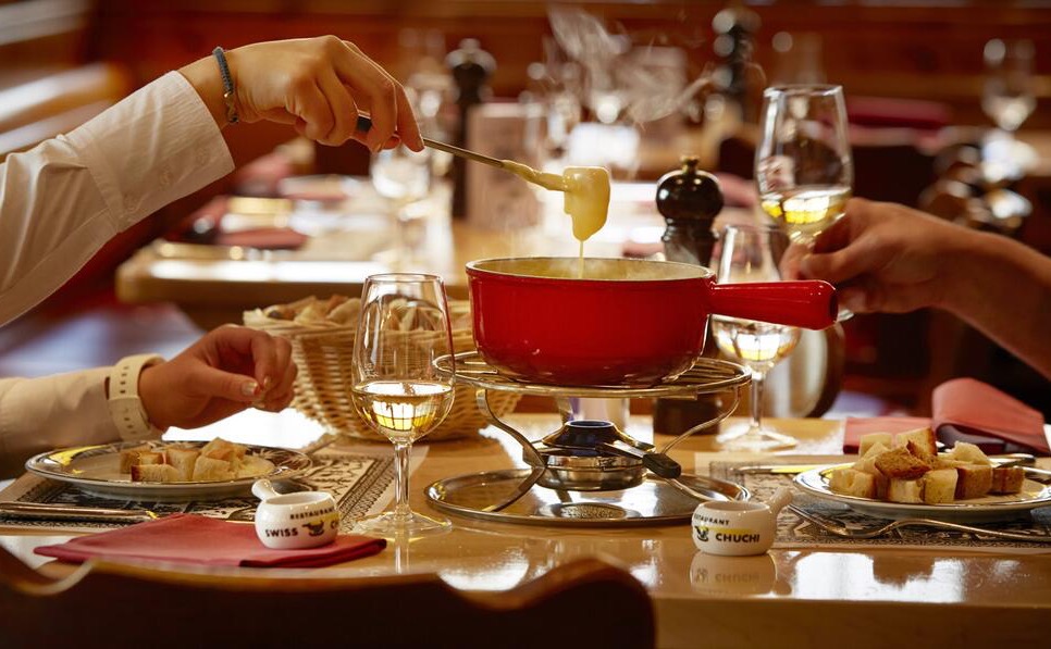 zvicra-kryeson-listen-e-vendeve-me-te-shtrenjta-per-te-ngrene-ne-restorant