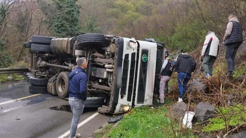 Aksident i rëndë trafiku, humb jetën shoferi