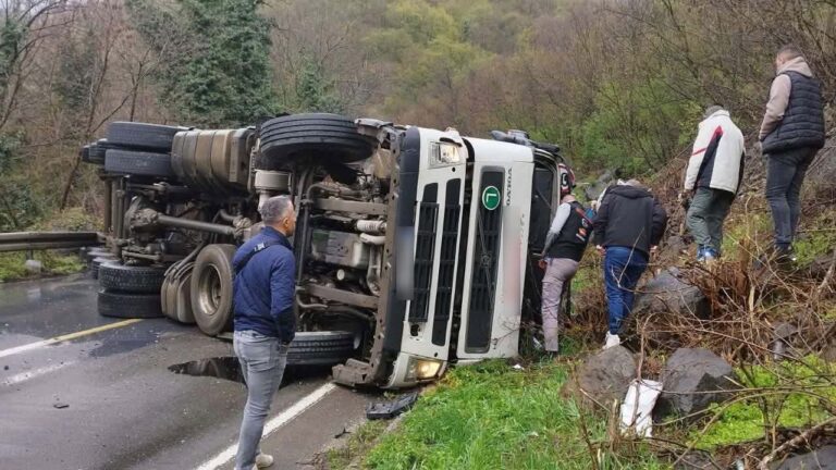 Aksident i rëndë trafiku, humb jetën shoferi