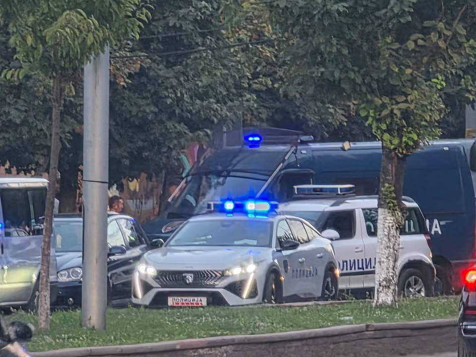 Therren me thikë disa të rinj në qendër të Tetovës  ja detajet e para