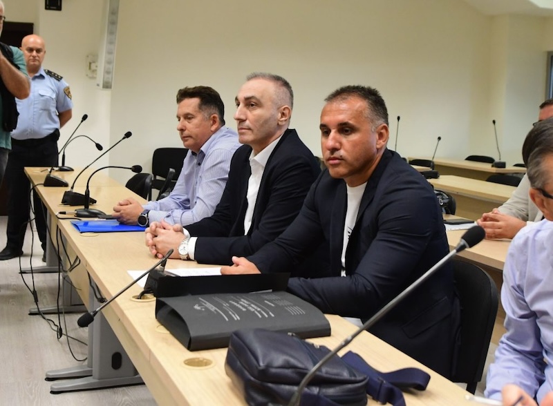 Grubi dhe të tjerët mohojnë fajësinë, gjykata shtyn seancën: “Nuk e kuptoj aktakuzën”