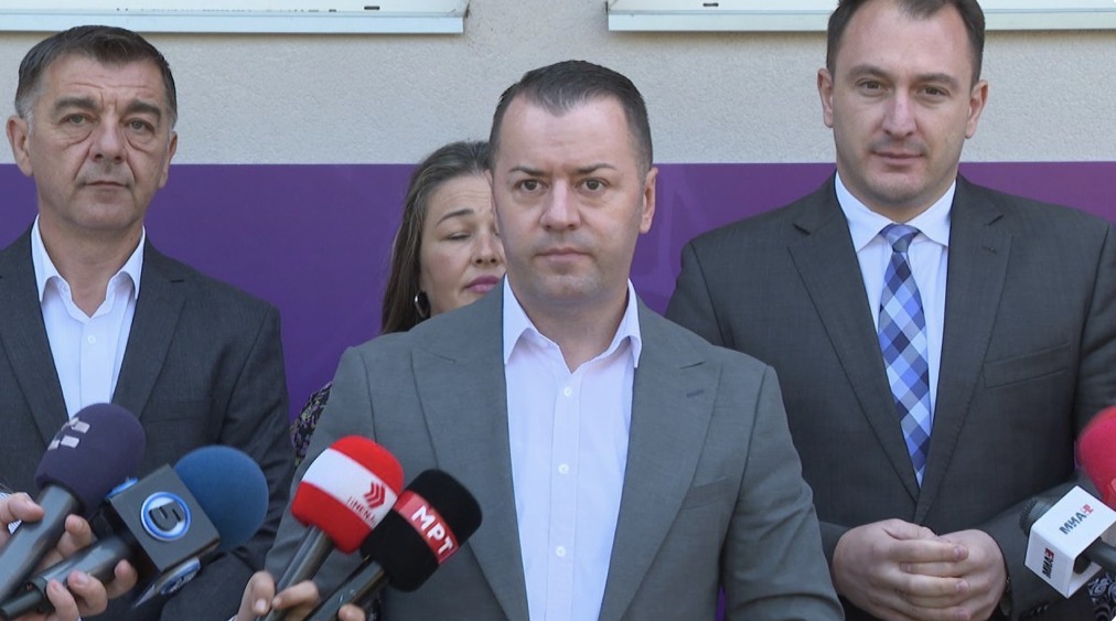 Nga e hëna  të gjitha shkollat fillore në Komunën Gazi Babë do ta nisin javën me himnin shtetëror